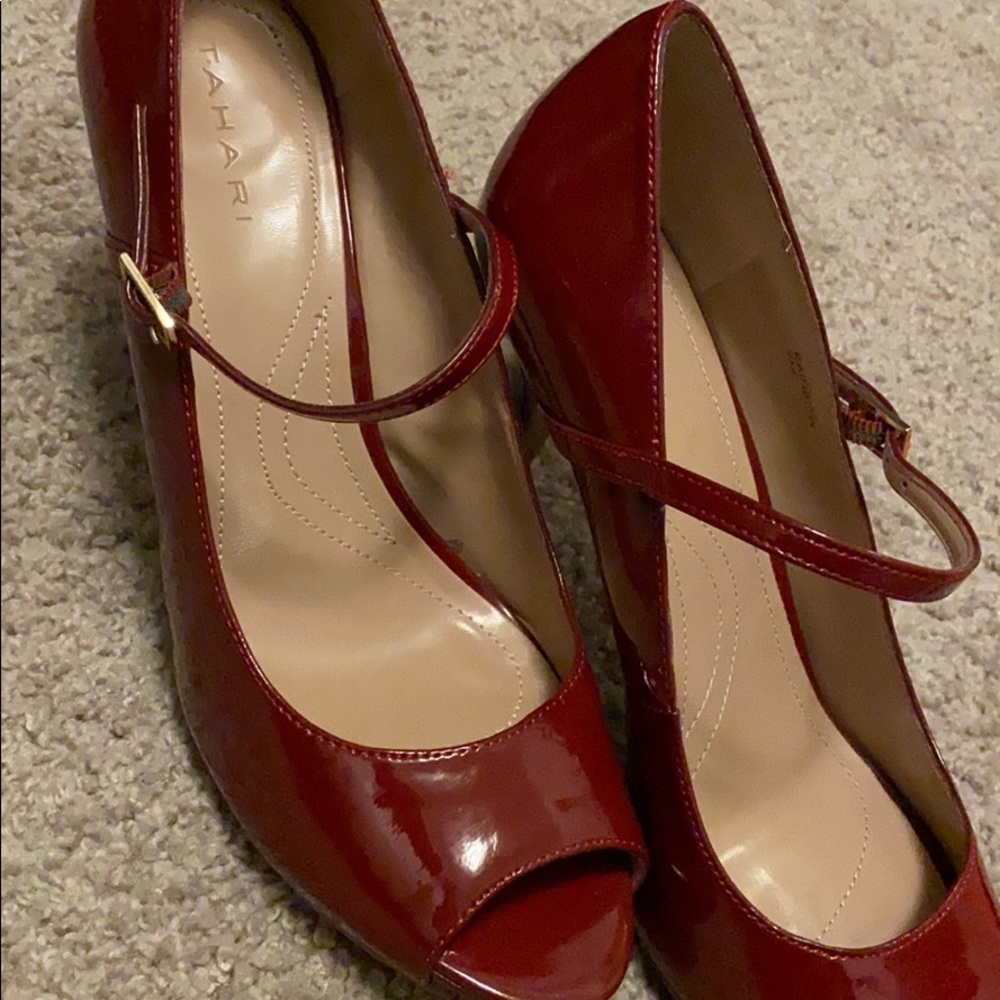 Tahari heels - Picture 2 of 3